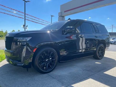 Used 2024 Cadillac Escalade Sport Platinum w/ LPO, ONYX Package AWD/4WD image 2