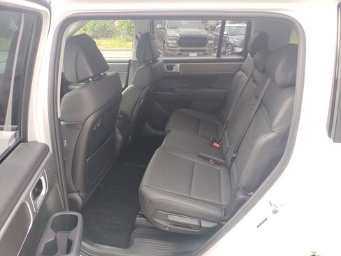 Used 2025 Hyundai Santa Fe SEL image 33