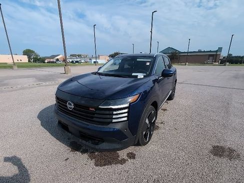 Used 2025 Nissan Kicks SR FWD image 13