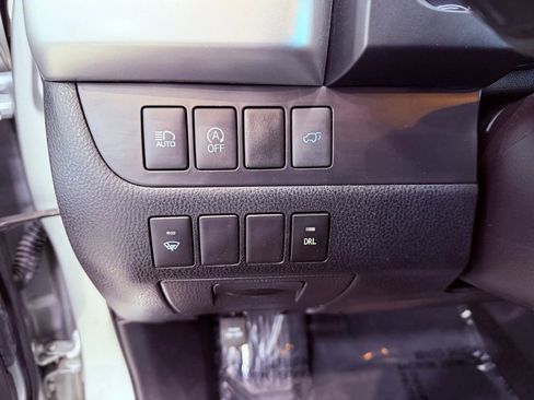 Used 2018 Toyota Highlander Plus image 19