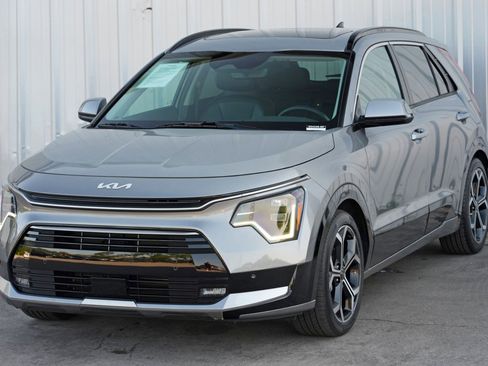 Used 2023 Kia Niro SX Touring image 43