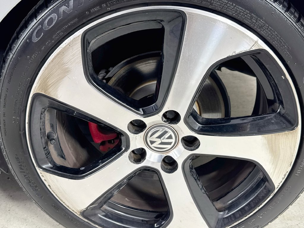 Used 2015 Volkswagen GTI SE FWD image 39