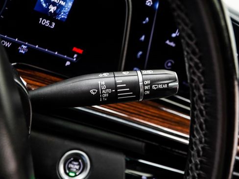 Used 2021 Cadillac Escalade Premium Luxury image 40