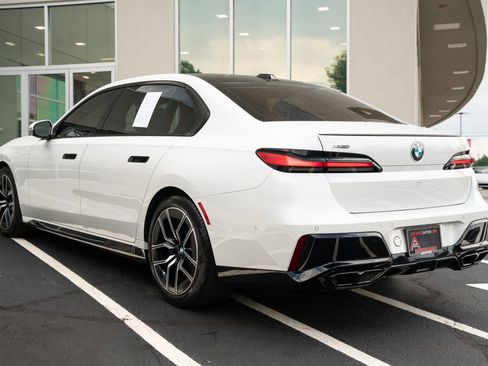Used 2023 BMW 760i xDrive AWD/4WD image 18