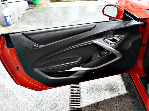 Used 2018 Chevrolet Camaro LT RWD image 9