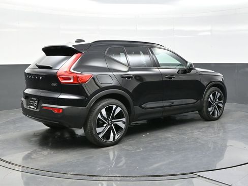 Used 2024 Volvo XC40 B5 Plus image 7