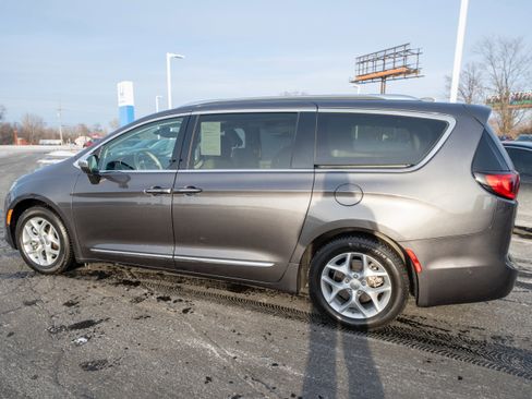 Used 2020 Chrysler Pacifica Limited w/ Advanced Safetytec Group image 4
