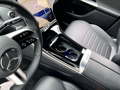 Used 2025 Mercedes-Benz GLC 350e 4MATIC image 16