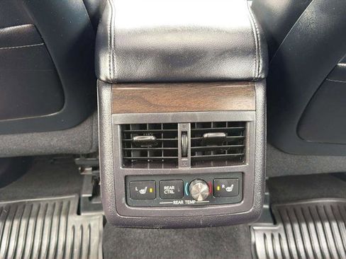 Used 2016 Toyota Avalon Limited image 21