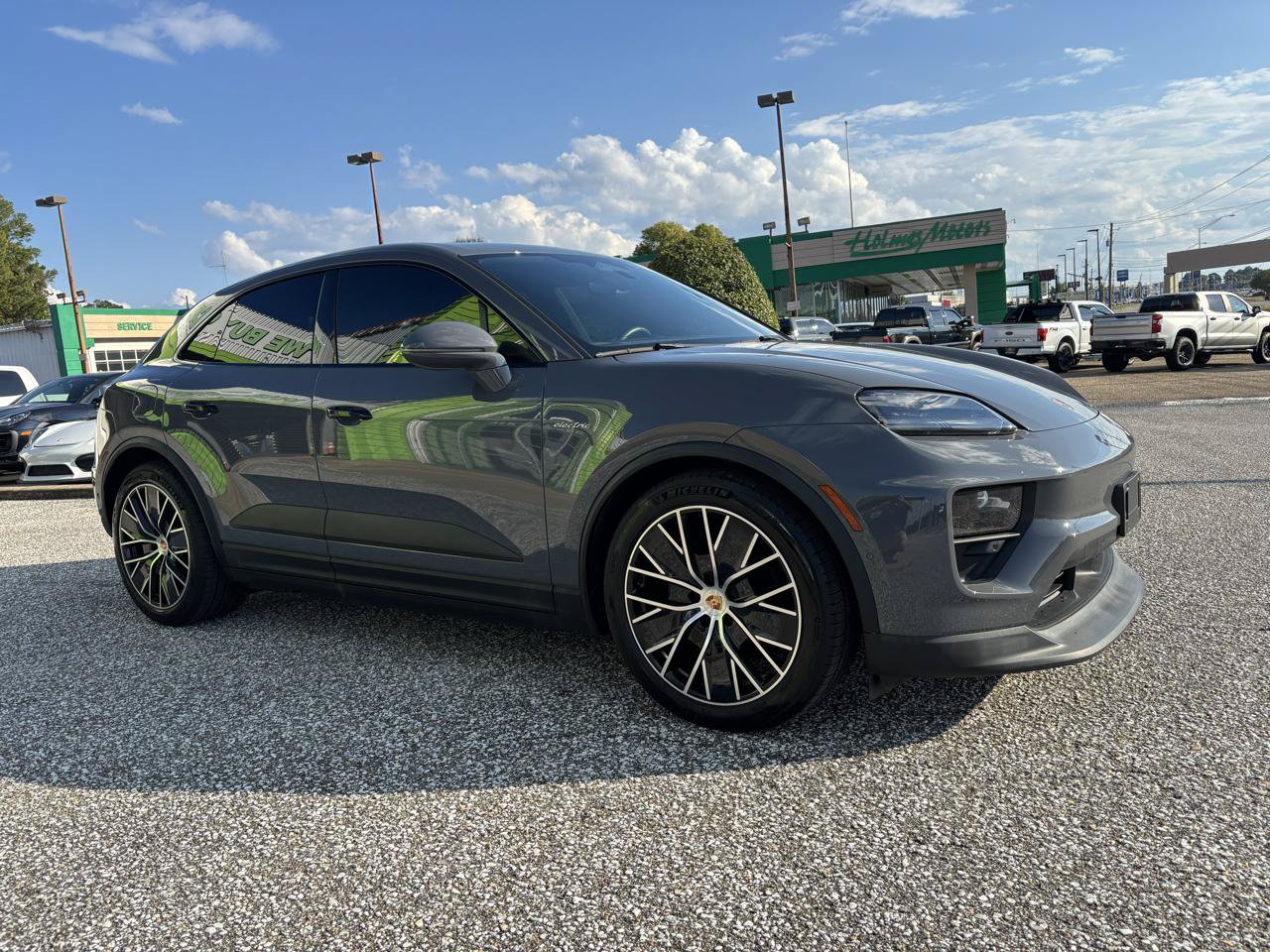 Used 2025 Porsche Macan 4 Electric AWD/4WD image 9