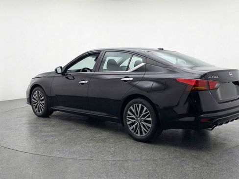 Used 2025 Nissan Altima 2.5 SV FWD image 6