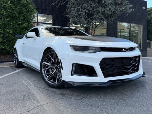 Used 2019 Chevrolet Camaro ZL1 RWD image 8