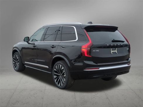 New 2026 Volvo XC90 B6 Plus w/ Protection Package Premier image 4