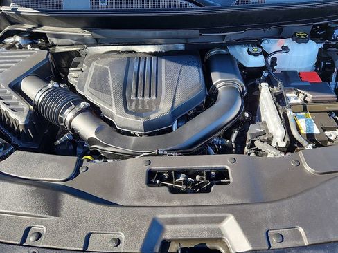 Used 2025 Chevrolet Traverse LT w/ Driver Confidence Package image 16