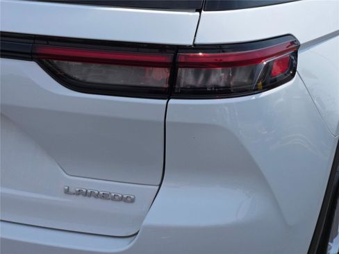 Certified 2024 Jeep Grand Cherokee Laredo X image 12