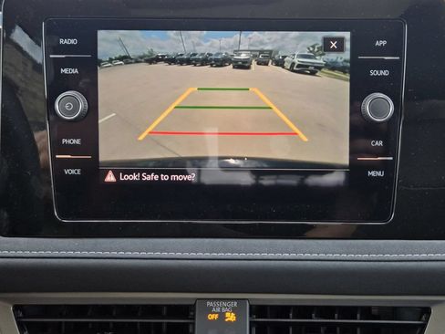New 2026 Volkswagen Taos SE FWD image 17