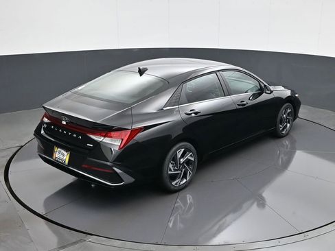 New 2026 Hyundai Elantra Limited image 17