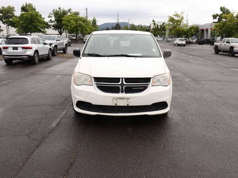 Used 2013 Dodge Grand Caravan American Value Package w/ UConnect Hands-Free Group FWD image 2
