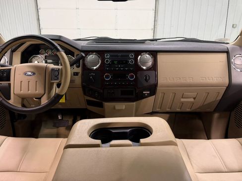 Used 2010 Ford F250 Lariat image 13