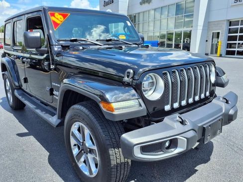 Used 2018 Jeep Wrangler Unlimited Sahara AWD/4WD image 7