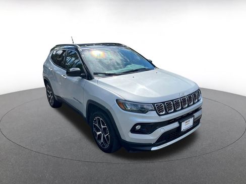 Used 2025 Jeep Compass Limited image 1