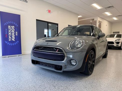 Used 2019 MINI Cooper S FWD image 3