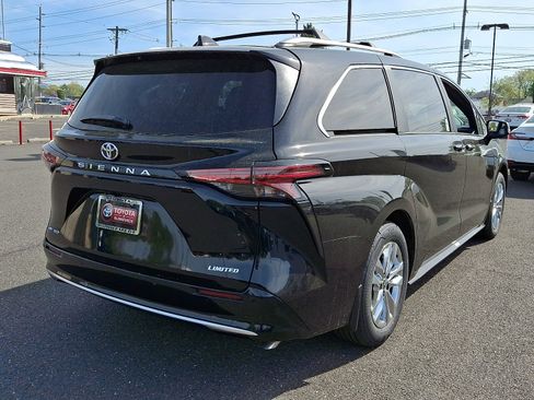 New 2026 Toyota Sienna Limited AWD/4WD image 4