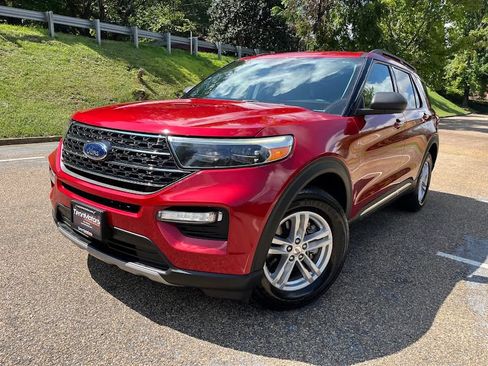 Used 2020 Ford Explorer XLT w/ Equipment Group 202A AWD/4WD image 55