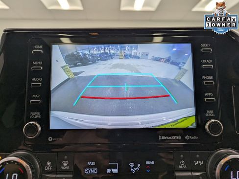 Used 2022 Toyota Highlander XLE AWD/4WD image 15