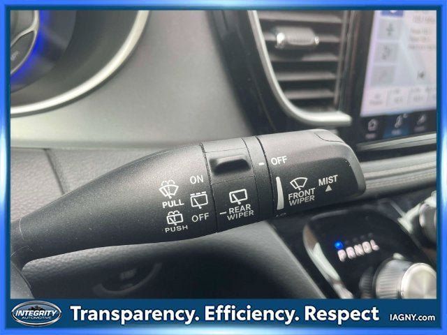 Used 2025 Chrysler Pacifica Limited FWD image 25