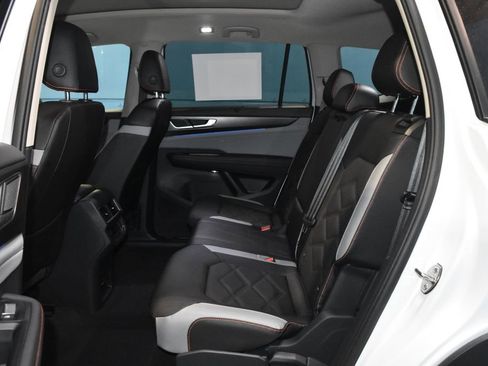 Certified 2025 Volkswagen Atlas Peak Edition SE image 15