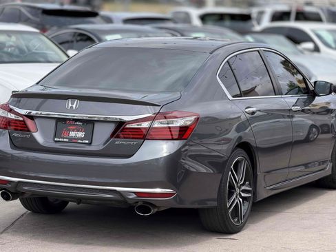 Used 2017 Honda Accord Sport image 10