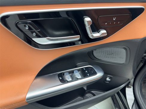 Used 2025 Mercedes-Benz C 300 Sedan image 30