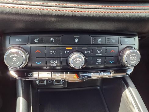 Used 2024 Dodge Durango GT AWD/4WD image 12
