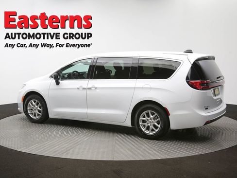 Used 2024 Chrysler Pacifica Touring-L image 61