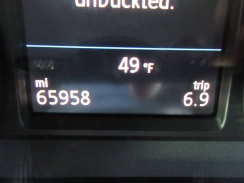 Used 2018 Volkswagen Tiguan SE w/ Panoramic Sunroof Package image 35