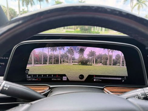 Used 2021 Cadillac Escalade ESV Premium Luxury w/ Performance Package RWD image 8