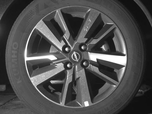 Used 2025 Nissan Versa SV FWD image 13