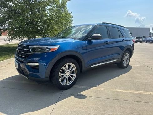 Used 2020 Ford Explorer XLT w/ Equipment Group 202A AWD/4WD image 7