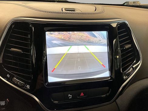 Used 2020 Jeep Cherokee Limited FWD image 28