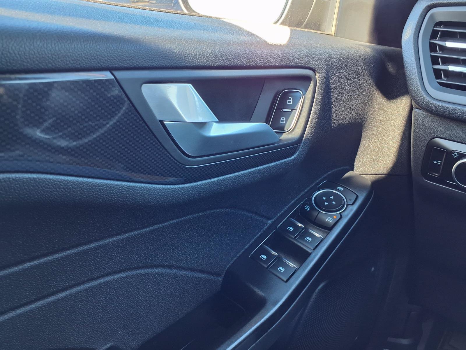 Used 2025 Ford Escape ST-Line Select AWD/4WD image 19
