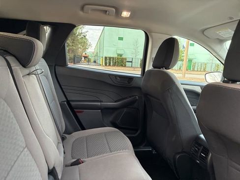 Used 2022 Ford Escape SE w/ SE Sport Appearance Package image 24