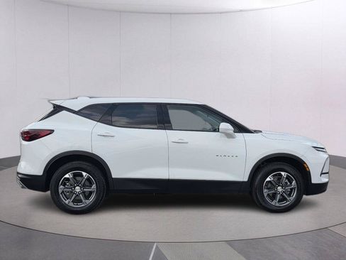 Used 2025 Chevrolet Blazer LT FWD image 6