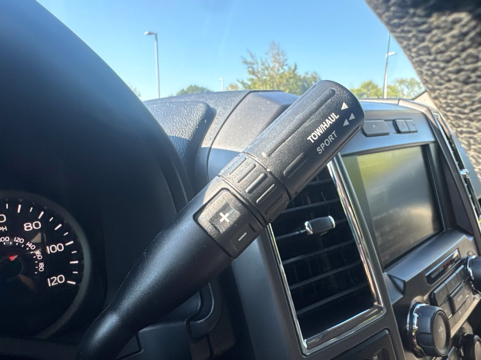 Used 2015 Ford F150 XLT w/ Equipment Group 302A Luxury AWD/4WD image 11