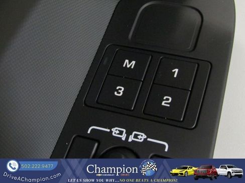 Used 2024 Land Rover Defender 110 X-Dynamic SE AWD/4WD image 33
