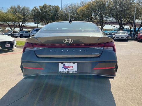 Used 2025 Hyundai Elantra Limited image 6