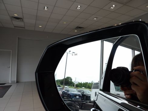 Used 2022 GMC Yukon Denali AWD/4WD image 7
