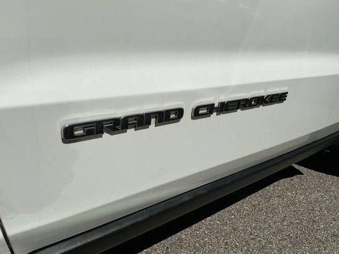 Used 2017 Jeep Grand Cherokee Limited AWD/4WD image 9