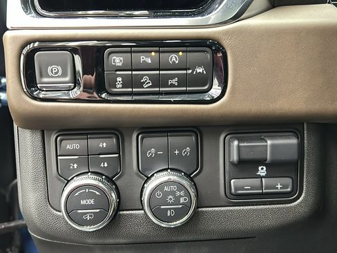 Used 2025 GMC Yukon XL Denali Ultimate image 28