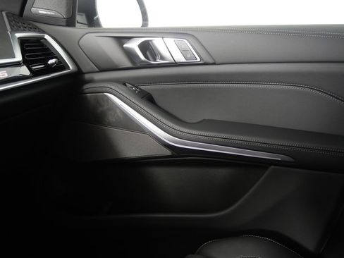 Used 2025 BMW X5 xDrive50e image 28